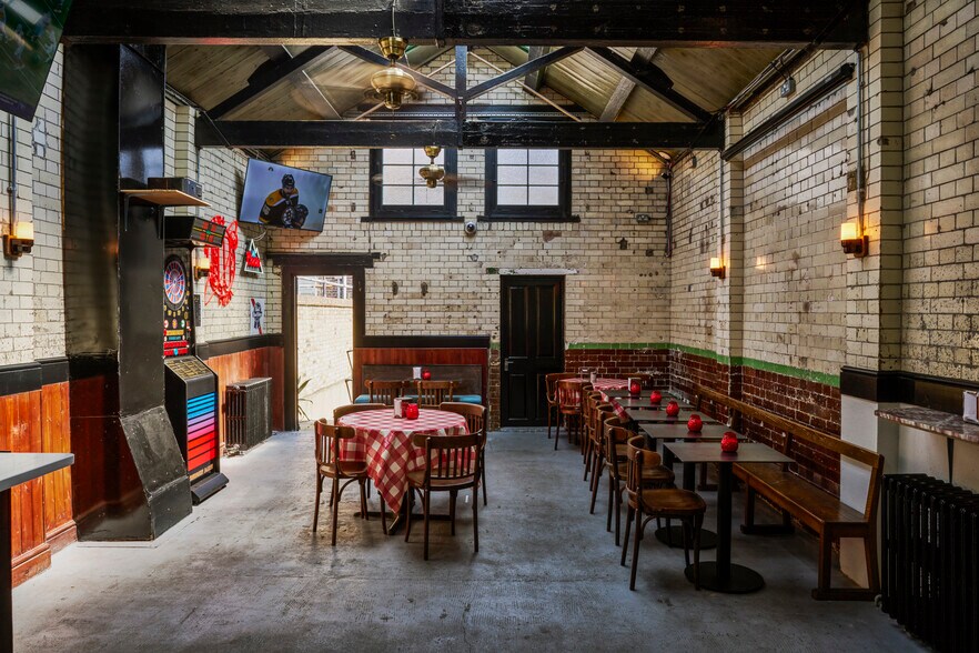 137 Upper St, Londres à louer - Photo de l’immeuble – Image 2 sur 5