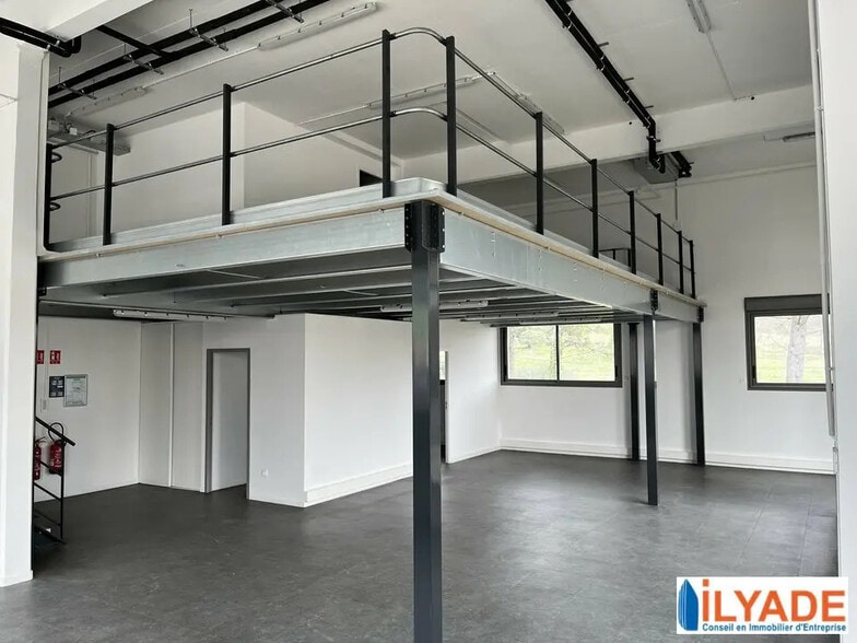 Bureau dans Gardanne à louer - Photo de l’immeuble – Image 2 sur 6