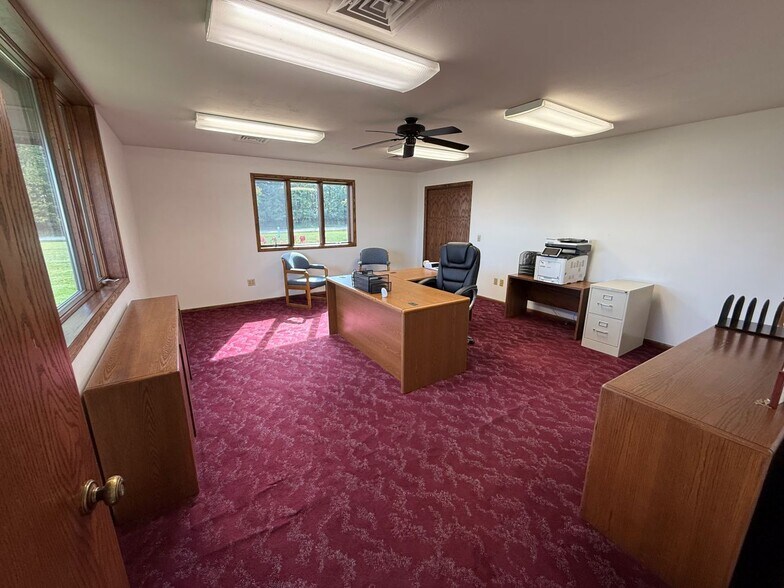 217 Industrial Ave, Clintonville, WI à vendre - Photo de l’immeuble – Image 3 sur 8