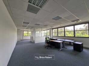 Bureau dans Saint-Genis-Laval à louer Photo intérieure– Image 1 sur 5