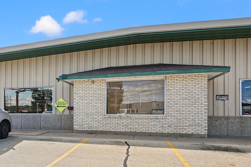 2095 Kerper Blvd, Dubuque, IA à louer - Photo de l’immeuble – Image 3 sur 16