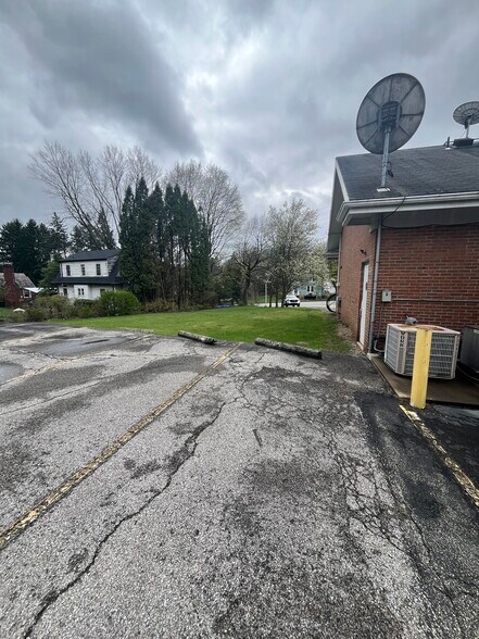 1102 Perry Hwy, Pittsburgh, PA à louer - Photo de l’immeuble – Image 2 sur 12