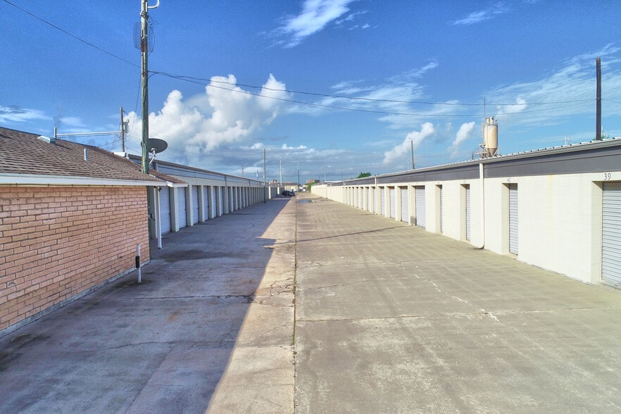 5849 Holly Rd, Corpus Christi, TX à vendre - Photo de l’immeuble – Image 2 sur 29