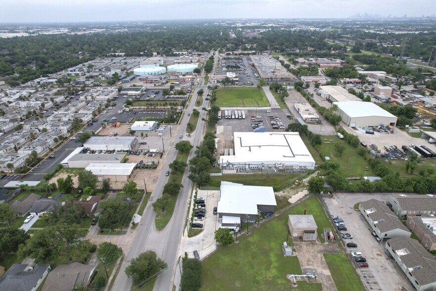 9525 Kempwood Dr, Houston, TX à louer - Photo de l’immeuble – Image 2 sur 11