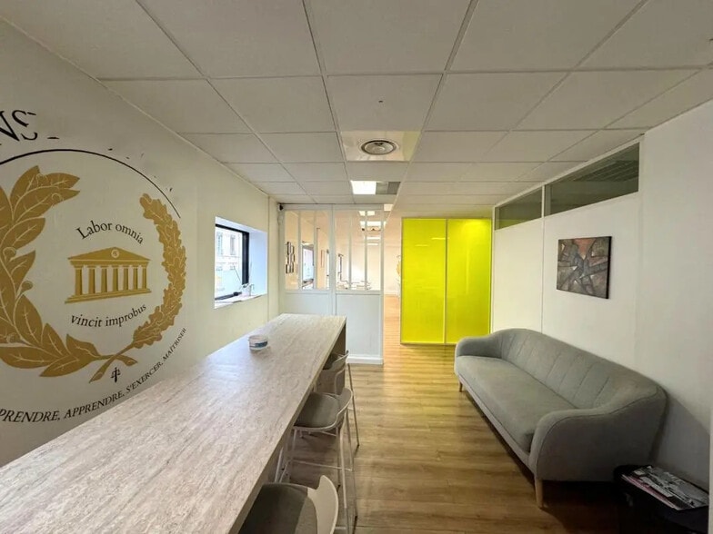 42 Rue De L'Universite, Lyon à vendre - Photo de l’immeuble – Image 2 sur 31