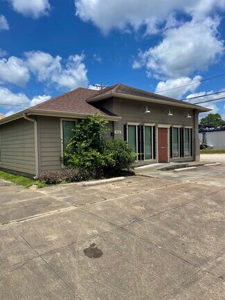 Plus de détails pour 913 N Washington Ave, Livingston, TX - Bureau à vendre