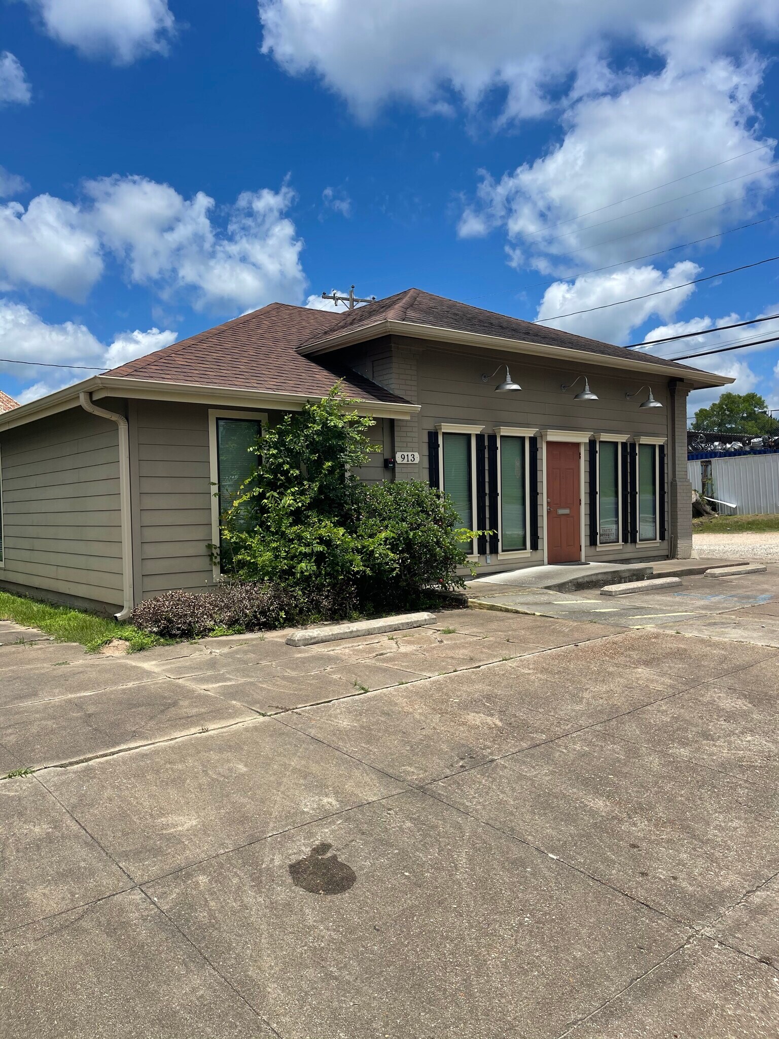 913 N Washington Ave, Livingston, TX à vendre Photo principale– Image 1 sur 14