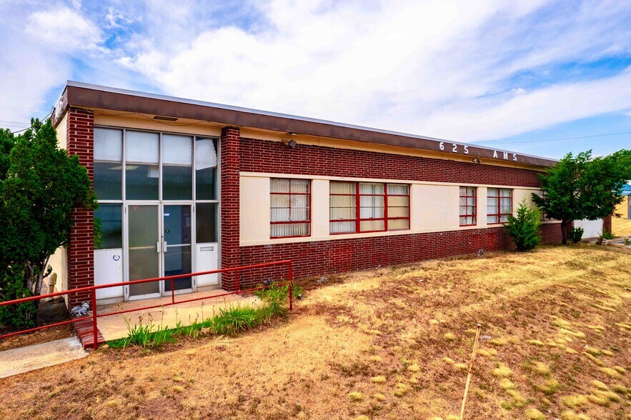 569 Joyce Kilmer Ave, New Brunswick, NJ à vendre - Photo de l’immeuble – Image 2 sur 15