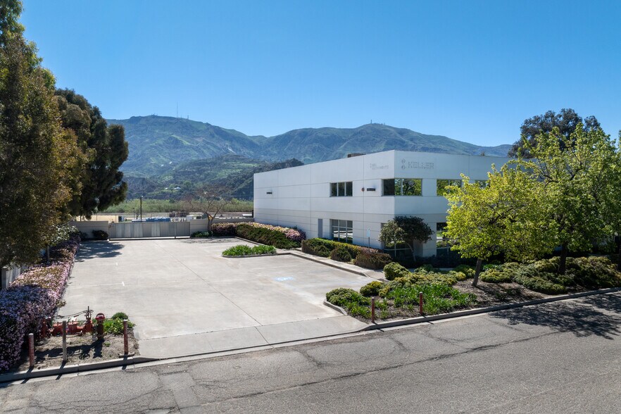 1780 E Lemonwood Dr, Santa Paula, CA à louer - Photo de l’immeuble – Image 3 sur 12