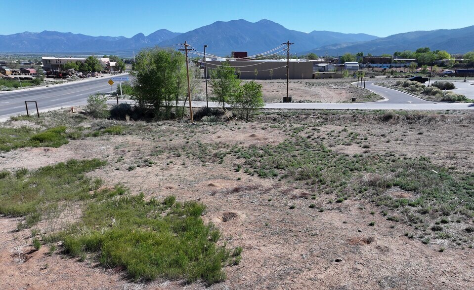 1511 Paseo Del Pueblo Sur, Taos, NM à vendre - Photo de l’immeuble – Image 2 sur 8
