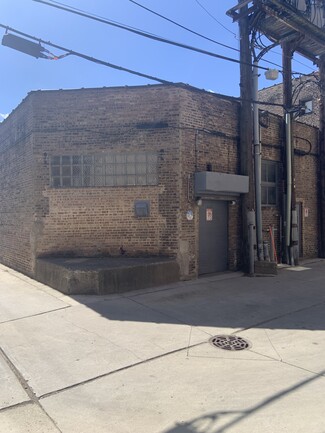 Plus de détails pour 814 North Blvd, Oak Park, IL - Local d'activités à louer