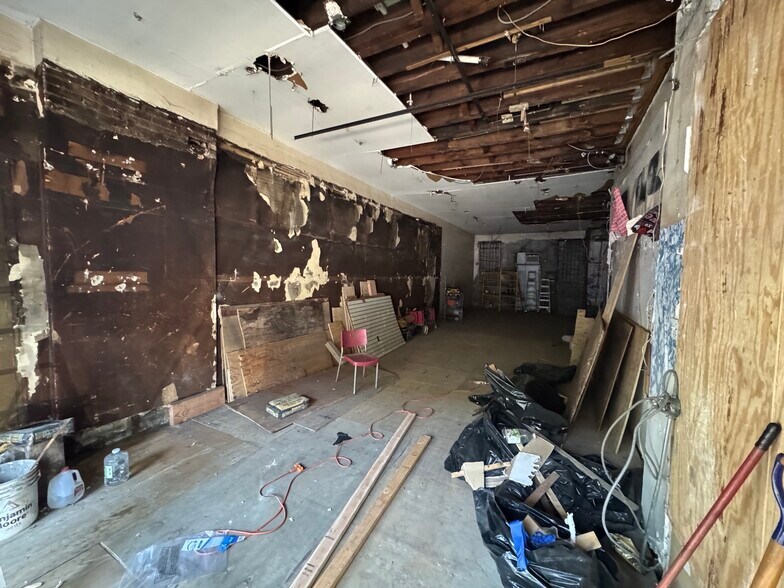 5520 Myrtle Ave, Ridgewood, NY à louer - Photo de l’immeuble – Image 2 sur 2