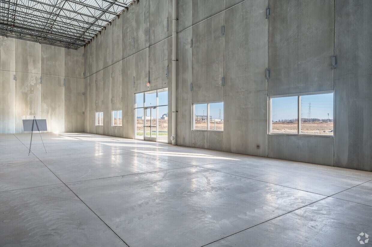 18300 Snow Rd, Brook Park, OH à louer Photo intérieure– Image 1 sur 7