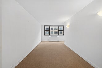 330 W 58th St, New York, NY à louer Photo intérieure– Image 1 sur 18