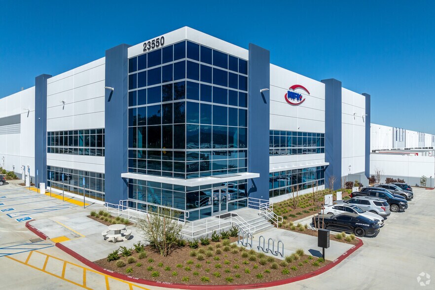 23550 Placentia Ave, Perris, CA à louer - Photo de l’immeuble – Image 2 sur 7