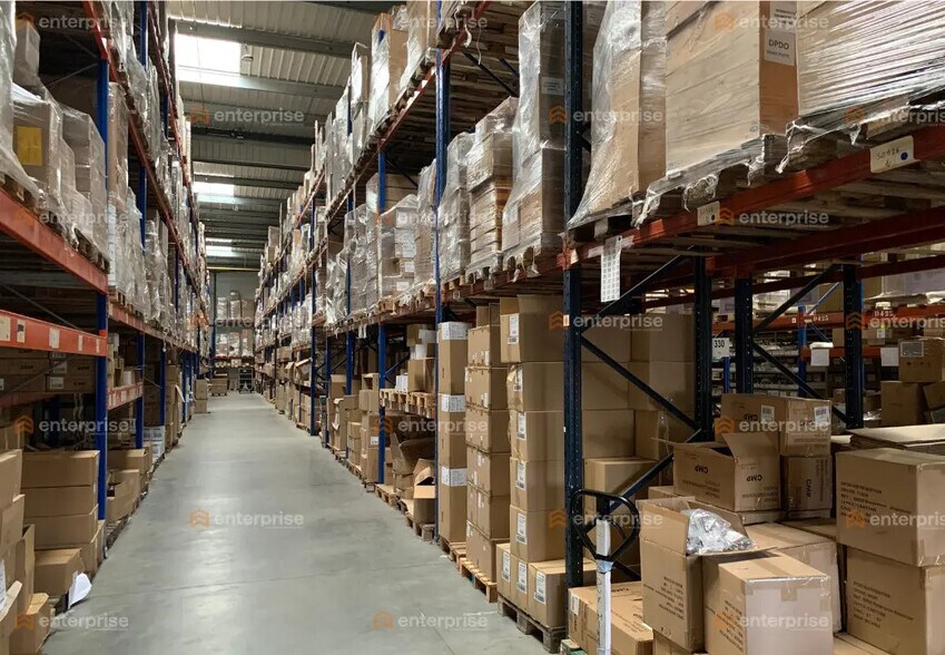 Local d’activités dans Sars-et-Rosières à louer - Photo de l’immeuble – Image 3 sur 8