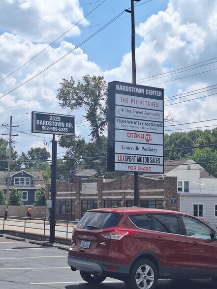 2525 Bardstown Rd, Louisville, KY à louer - Photo de l’immeuble – Image 2 sur 4