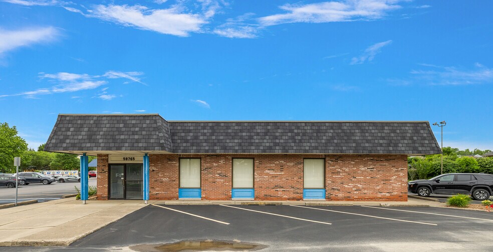58765 Van Dyke Ave, Washington, MI à louer - Photo principale – Image 1 sur 8