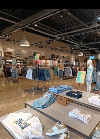 Plus de détails pour Local commercial à louer