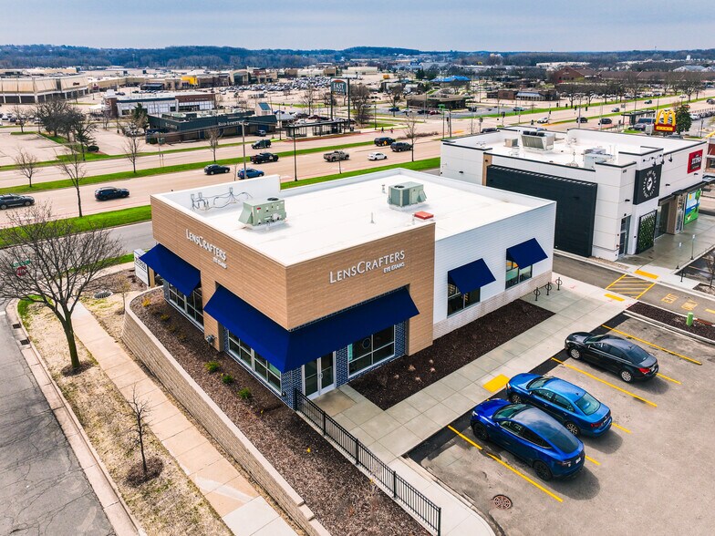 4518 E Washington Ave, Madison, WI à vendre - Photo de l’immeuble – Image 2 sur 7