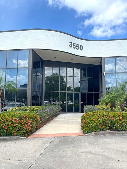 3550 W Waters Ave, Tampa, FL à vendre - Photo de l’immeuble – Image 3 sur 11