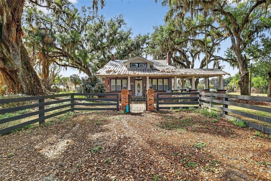 26921 Bloomfield Ave, Yalaha, FL à vendre - Photo de l’immeuble – Image 3 sur 8