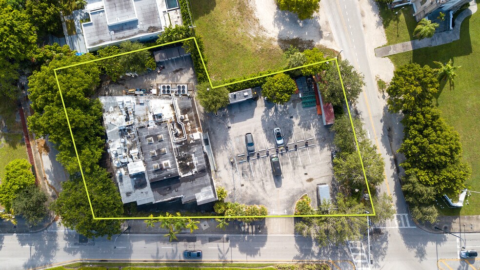 5061 Biscayne Blvd, Miami, FL à louer - Photo de l’immeuble – Image 3 sur 9