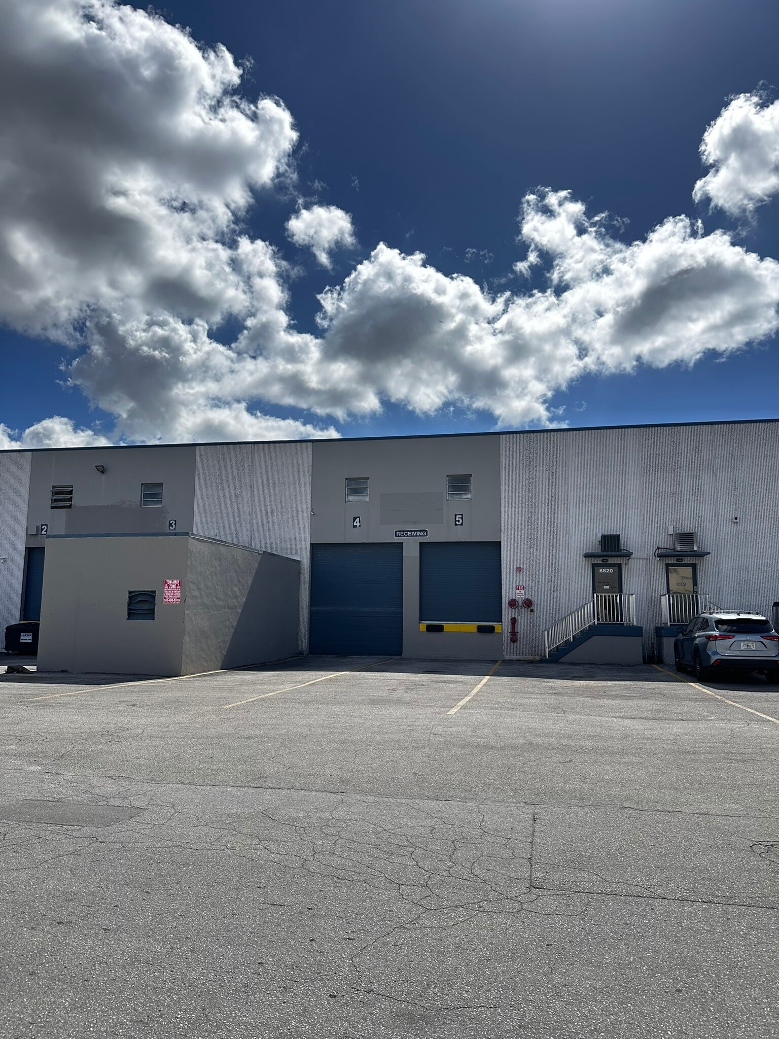 8740-8890 NW 102nd St, Medley, FL à louer Photo de l’immeuble– Image 1 sur 4