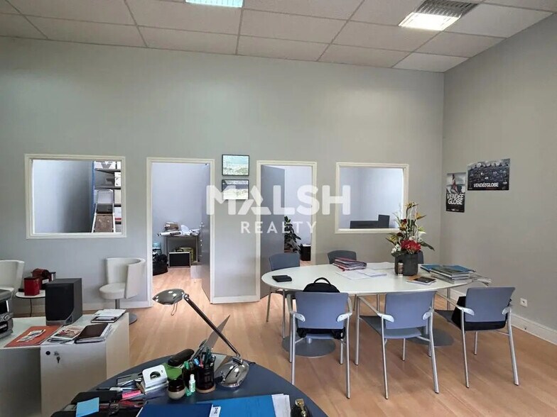 Bureau dans Brignais à louer - Photo de l’immeuble – Image 3 sur 9