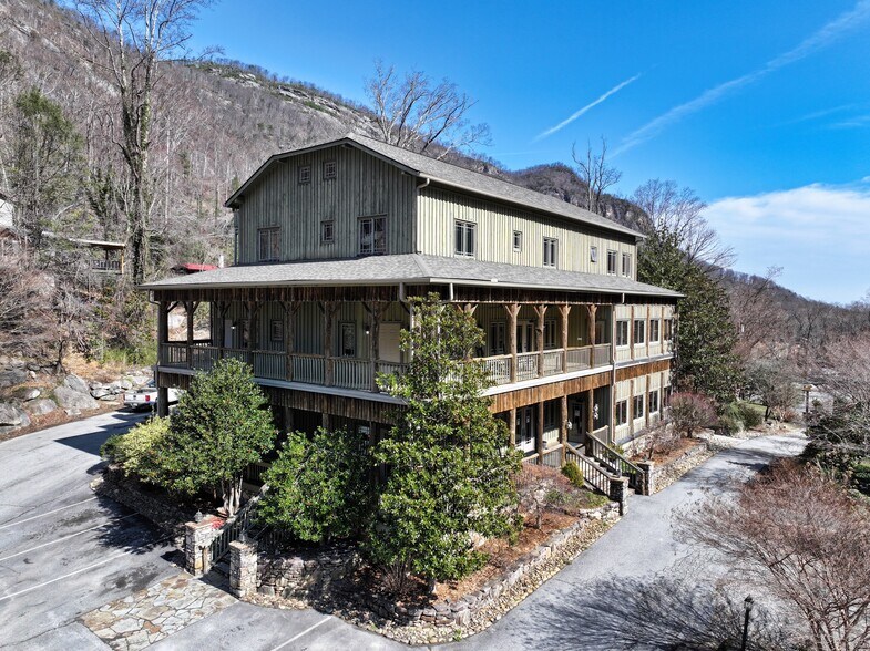 910 Main St, Chimney Rock, NC à vendre - Photo principale – Image 1 sur 3
