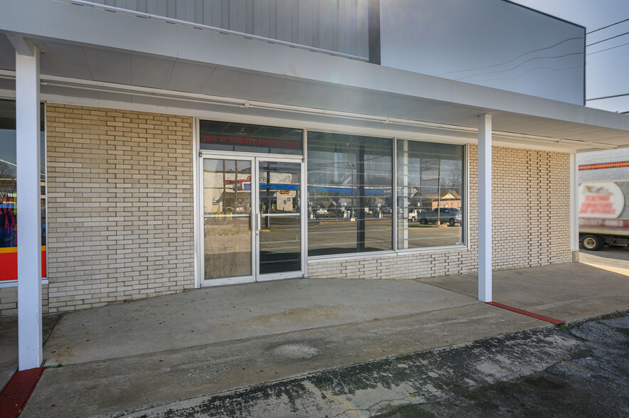 210 Armstrong Ave, Denison, TX à louer - Photo de l’immeuble – Image 3 sur 24