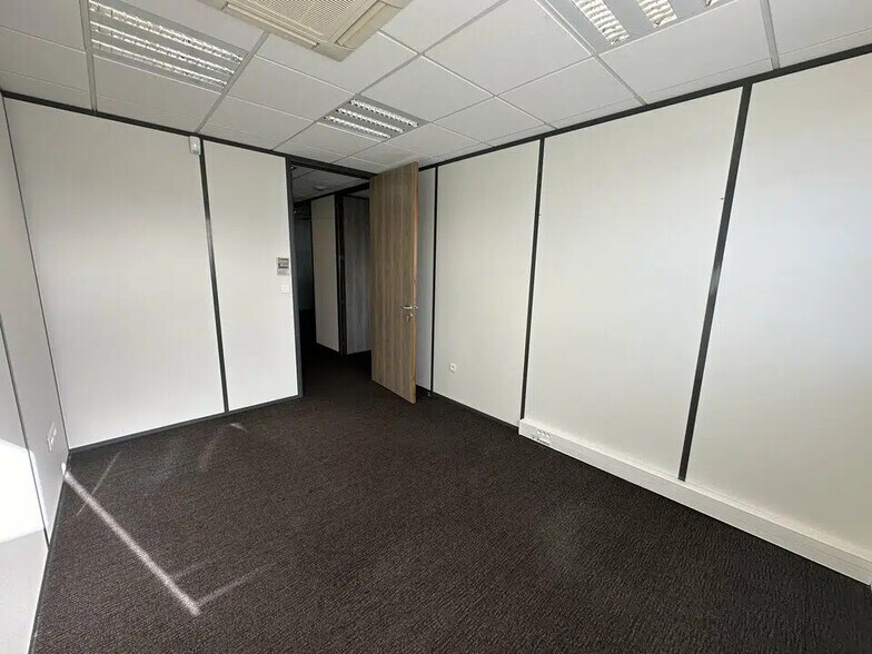 Bureau dans Champigny à louer - Photo de l’immeuble – Image 2 sur 9