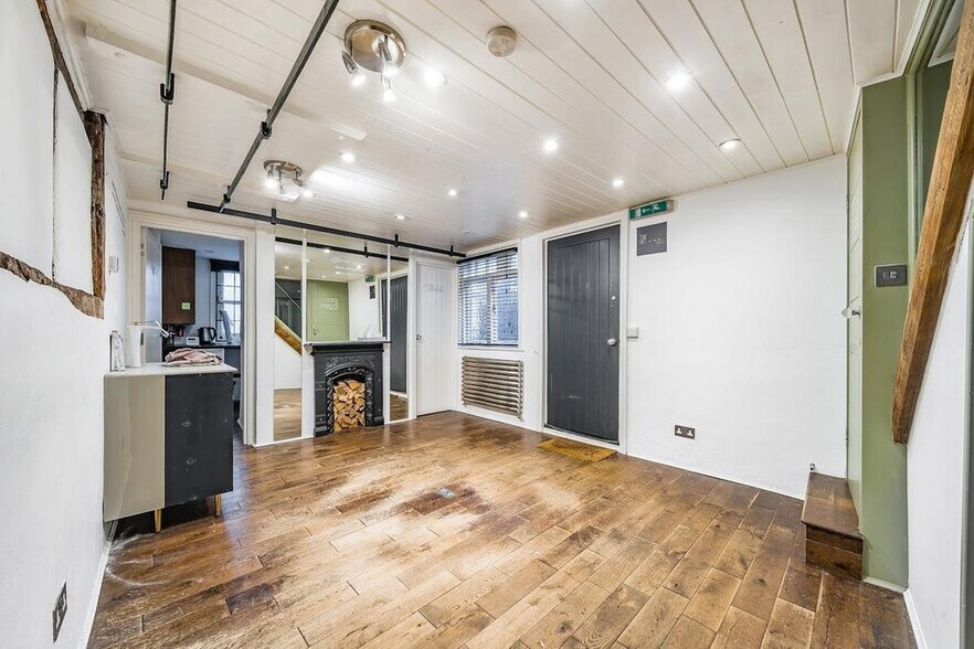 7 High St, Pinner à vendre - Photo de l’immeuble – Image 2 sur 24