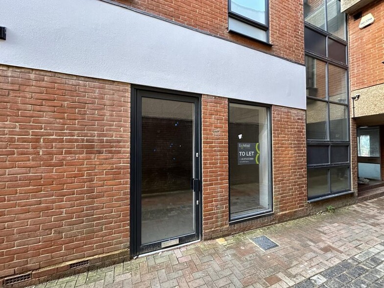 66-66A Church Walk, Burgess Hill à louer - Photo de l’immeuble – Image 3 sur 8