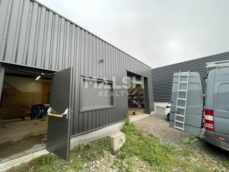 Bureau dans Sainte-Consorce à louer - Photo de l’immeuble – Image 3 sur 4