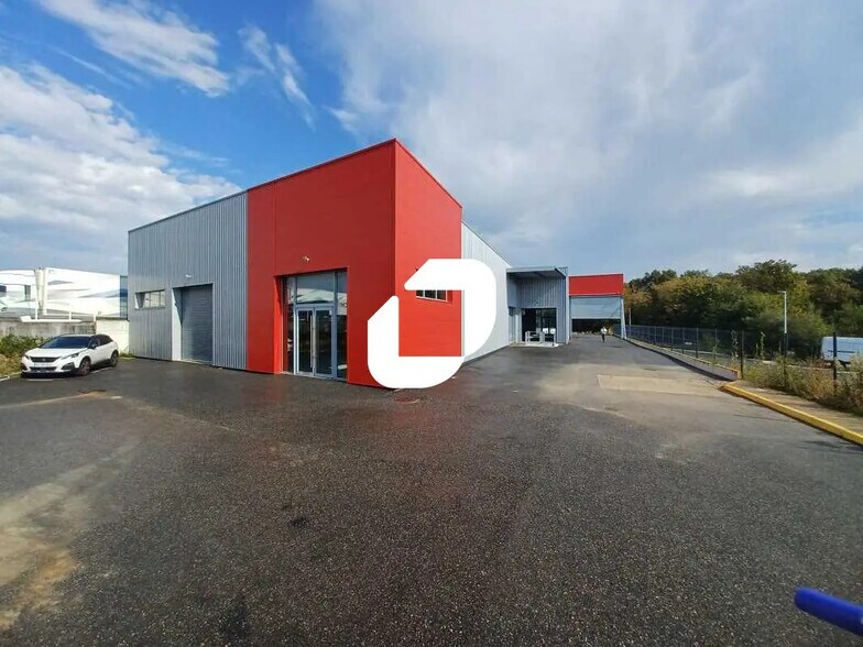 Local d’activités dans Tresses à louer - Photo de l’immeuble – Image 1 sur 9