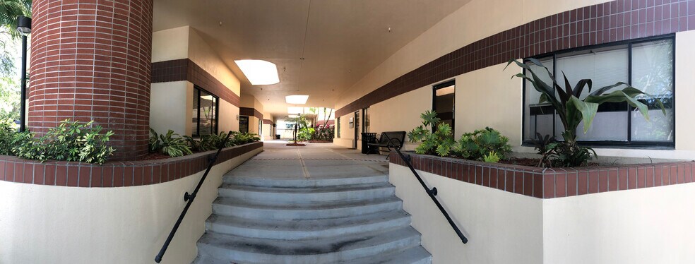 2454 N McMullen Booth Rd, Clearwater, FL à louer - Photo de l’immeuble – Image 3 sur 7