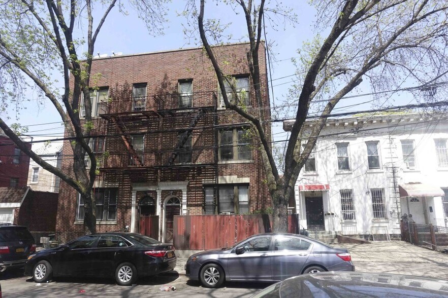 4315 Judge St, Flushing, NY à vendre - Photo de l’immeuble – Image 2 sur 3