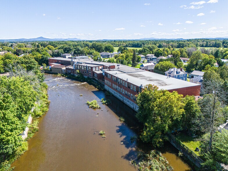 110 Rue De La Rivière, Bedford, QC à louer - Photo de l’immeuble – Image 2 sur 9