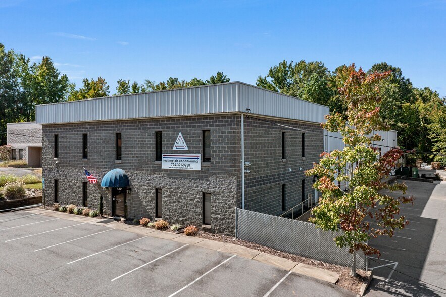 1201 Industrial Dr, Matthews, NC à vendre - Photo de l’immeuble – Image 1 sur 7