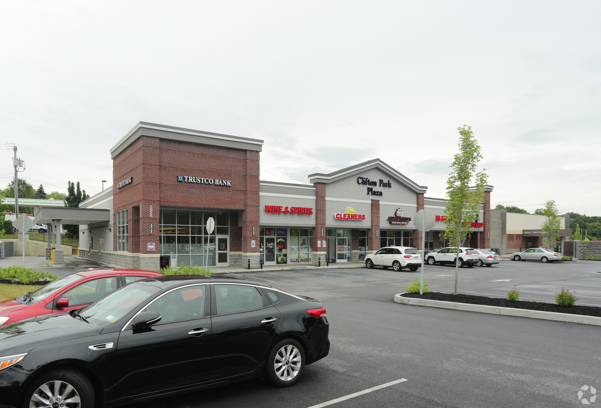 1028 Route 146, Clifton Park, NY à louer Photo principale– Image 1 sur 9