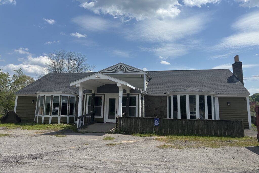 380 S Railroad St, Parish, NY à vendre Photo de l’immeuble– Image 1 sur 25