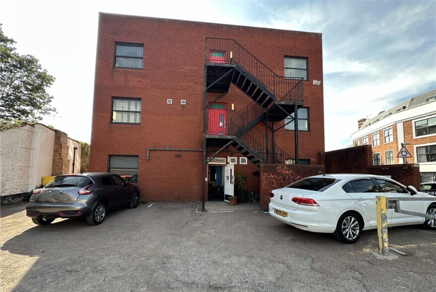 2 Manorgate Rd, Kingston Upon Thames à vendre - Photo de l’immeuble – Image 2 sur 6