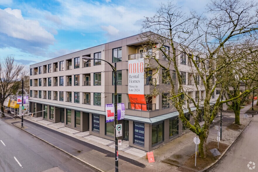 1717 E 13th Av, Vancouver, BC à vendre - Photo de l’immeuble – Image 1 sur 12