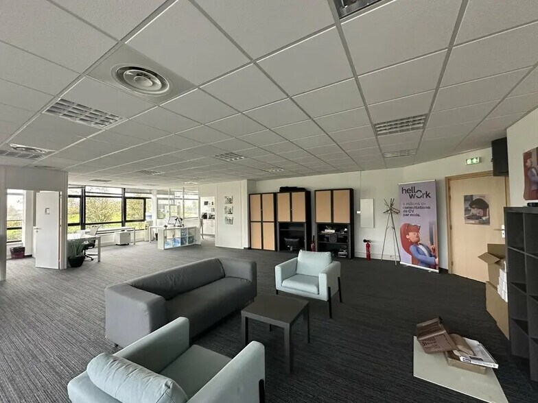 Bureau dans Entzheim à louer - Photo intérieure – Image 2 sur 8