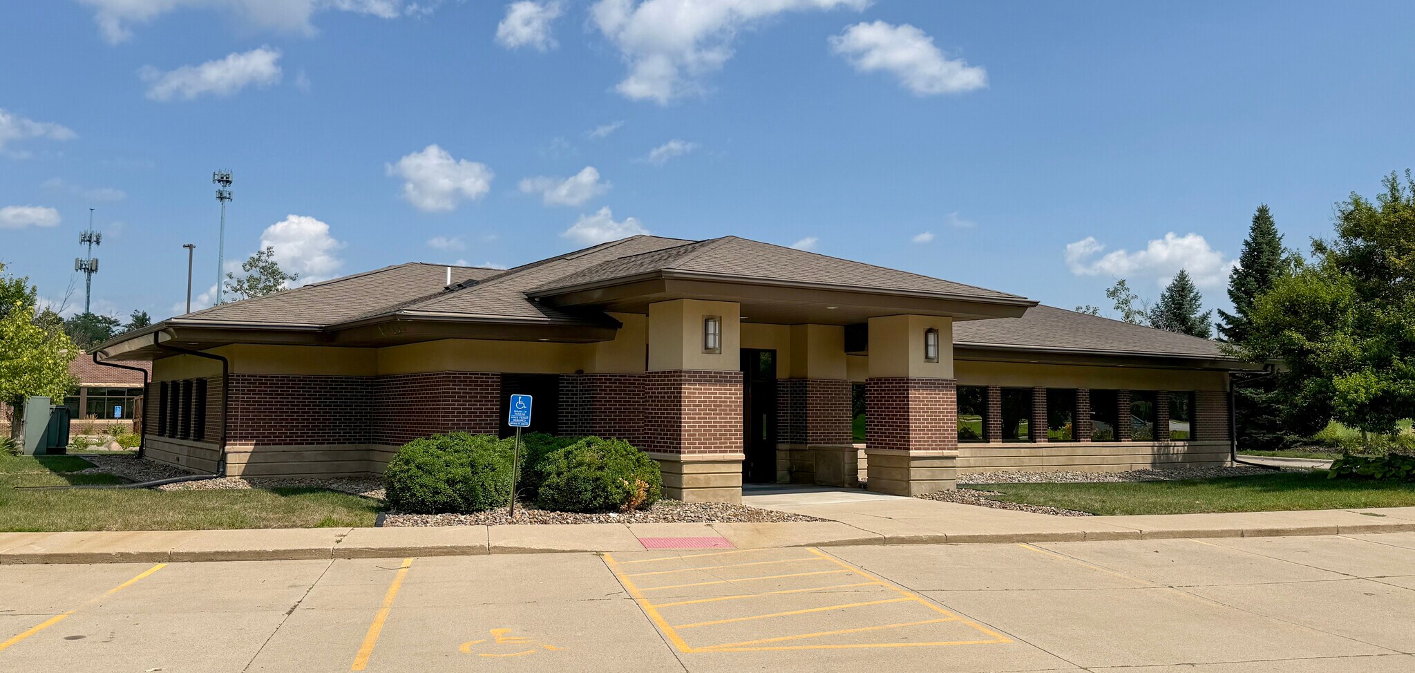 3310 E Euclid Ave, Des Moines, IA à vendre Photo de l’immeuble– Image 1 sur 2