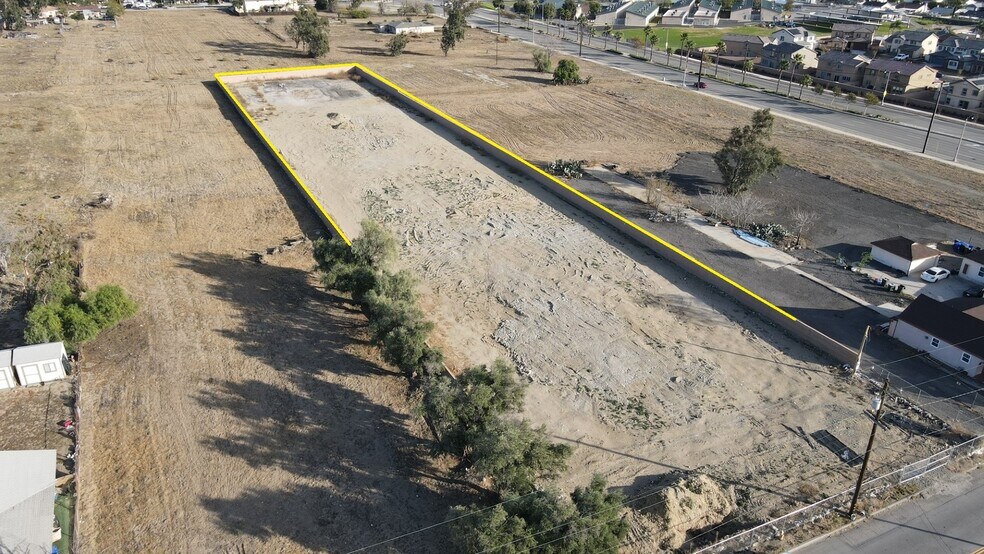 7227 Oleander Ave, Fontana, CA à vendre - Photo de l’immeuble – Image 2 sur 7
