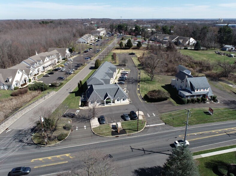 668 Woodbourne Rd, Langhorne, PA à louer - Aérien – Image 3 sur 7