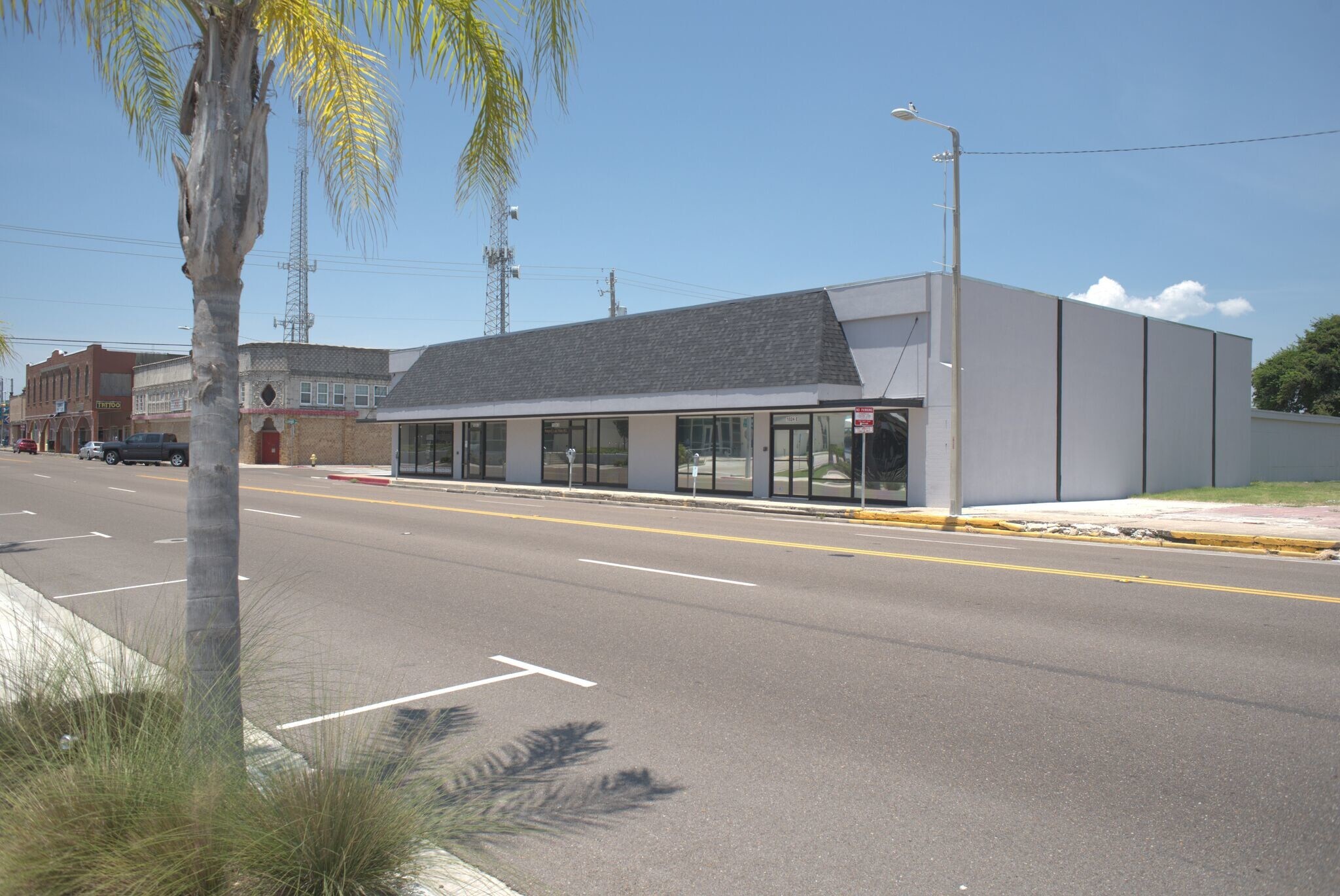 1024 Leopard St, Corpus Christi, TX à vendre Photo de l’immeuble– Image 1 sur 11