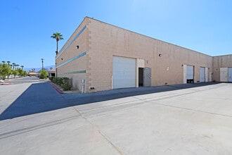 77670 Springfield Ln, Palm Desert, CA à louer Photo intérieure– Image 2 sur 10